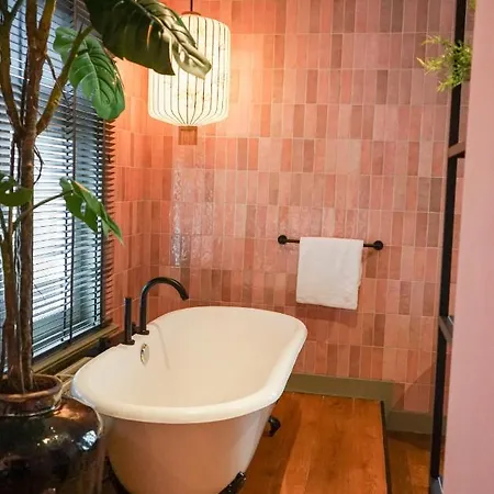 La Vida Hotel *